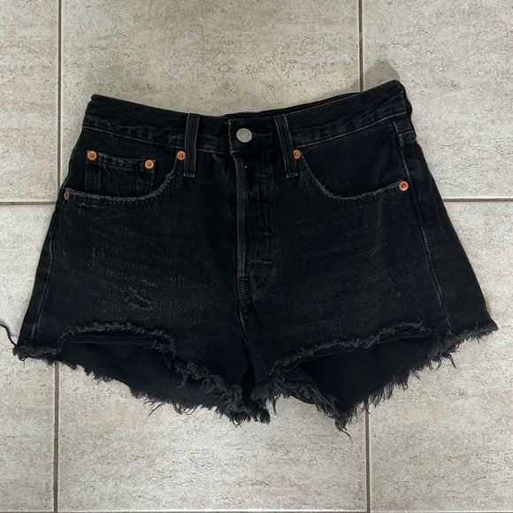 Levis 501 black shorts from Aritzia!! - Picture 1 of 4